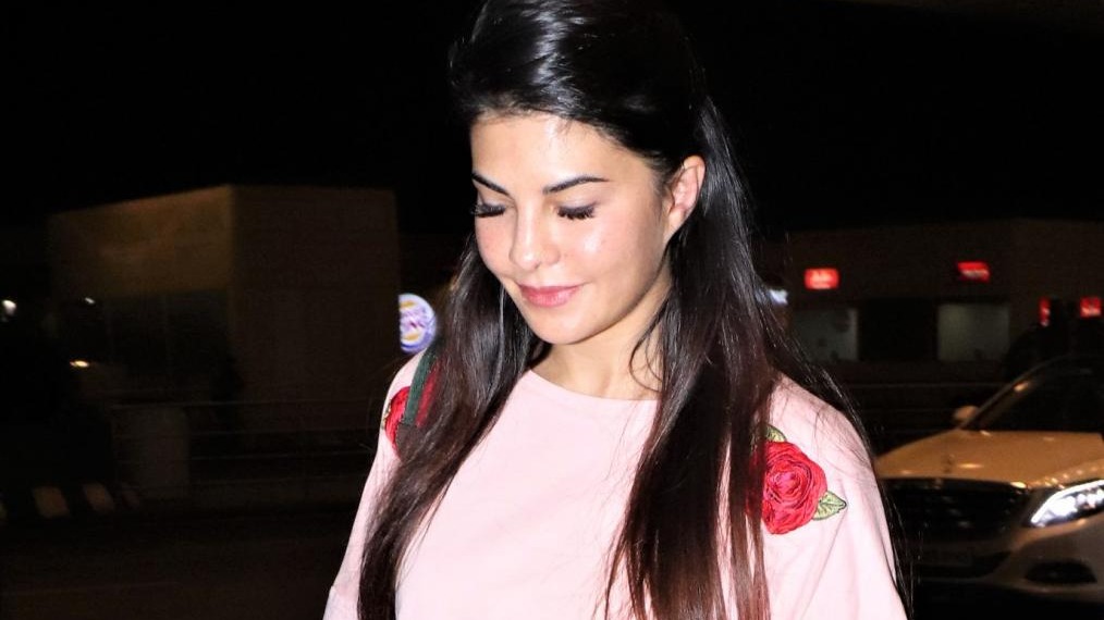 Jacqueline Fernandez stopped from flying abroad at the Mumbai airport by Enforcement Directorate