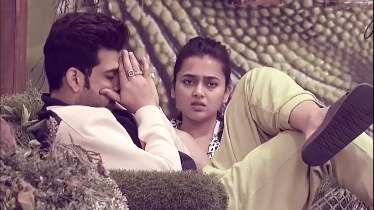 Bigg Boss 15: Tejasswi confronts Karan after he backstabs her in the ticket to finale task; will they part ways?