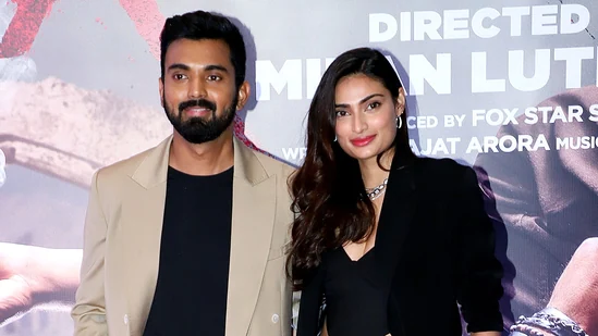 Athiya Shetty, KL Rahul pose together for family picture at 'Tadap' screening