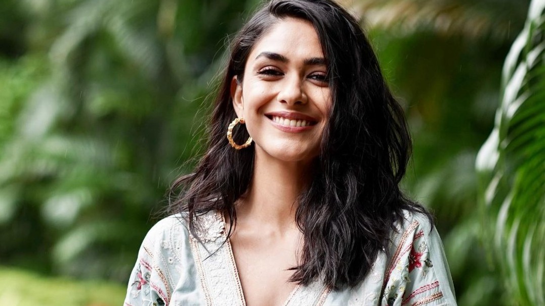 Mrunal Thakur starts 2022 in quarantine after testing positive for Covid-19, was busy promoting Jersey the past few weeks