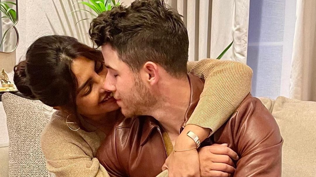 Nick Jonas would 'drop everything' to be there for Priyanka Chopra while she was in London 'just to have dinner' with her