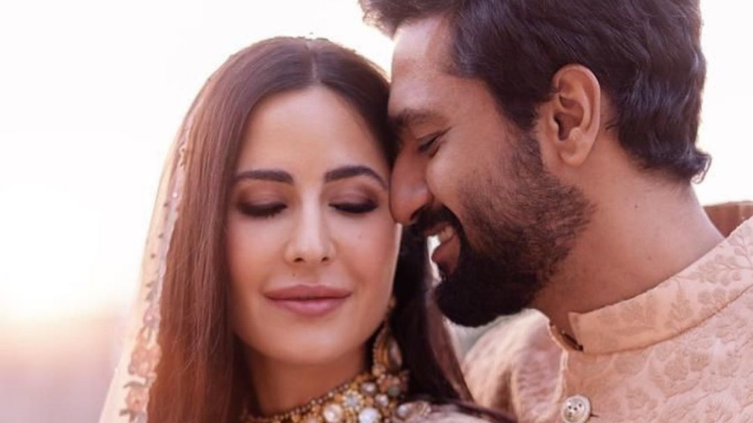 Vicky Kaushal's 'meri' Christmas picture with wife Katrina Kaif spells love; See photos from their celebration