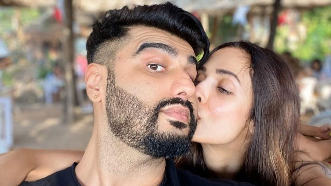 Arjun Kapoor leaves no room for 'shady rumours', shares picture with Malaika Arora amidst speculations of a break-up