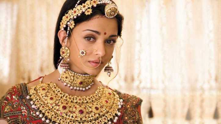 Jodhaa Akbar: Aishwarya Rai wore nearly 200 kgs of real gold jewelry, it was guarded by 50 men on set