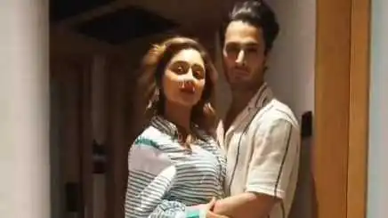 Rashami Desai and Umar Riaz dance to Pushpa's Oo Antava song, and it will make you go ROFL