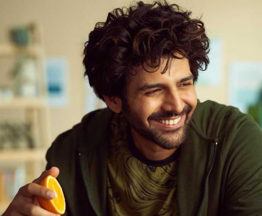 Kartik Aaryan reveals bizarre promises fans make while approaching his mother with 'rishtas' to marry him