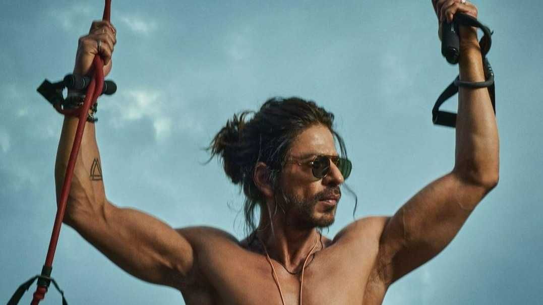 Shah Rukh Khan sets social media ablaze as he flaunts chiseled eight pack abs in new post with Pathaan connect