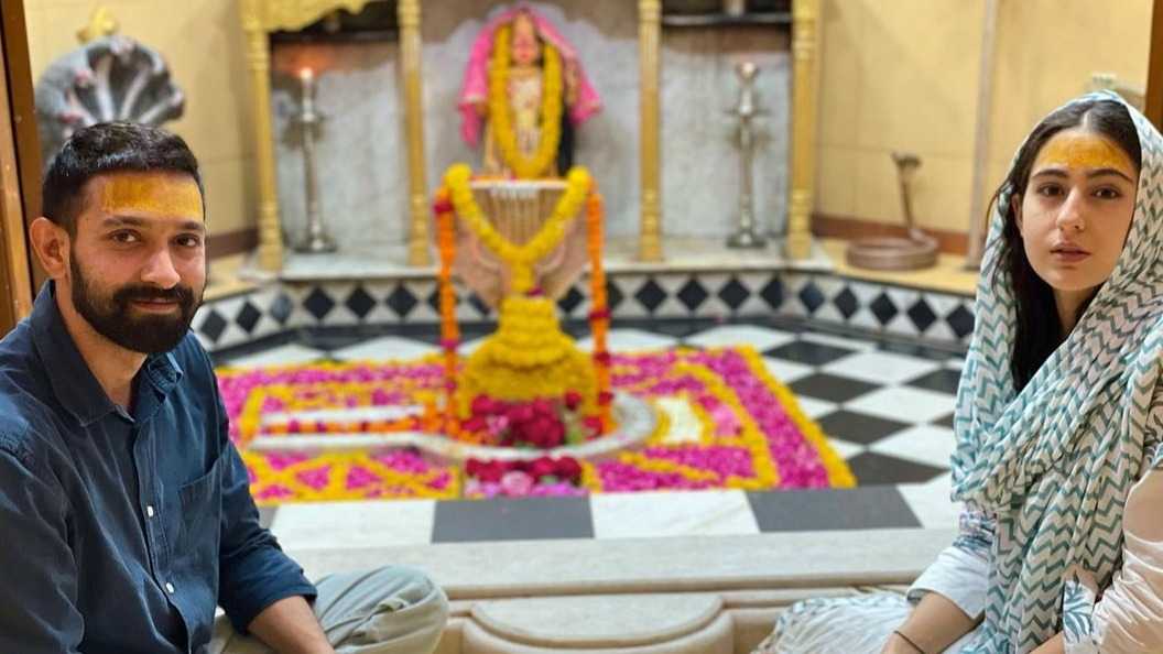Gaslight co-stars Sara Ali Khan and Vikrant Massey visit Nageshvara Jyotirlinga Temple