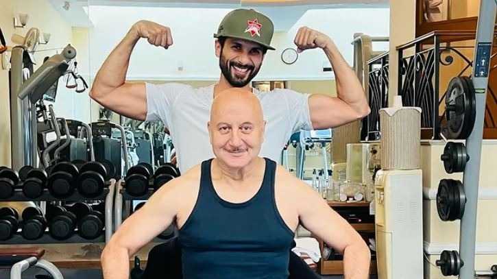 Anupam Kher is delighted to meet 'Jersey guy' Shahid Kapoor in gym