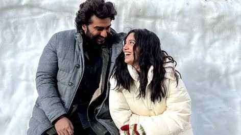 The Lady Killer: Arjun Kapoor and Bhumi Pednekar enjoy snow during shoot in Manali; See pic