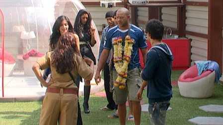 When late cricketer Andrew Symonds stayed in the Bigg Boss house and learnt how to make rotis