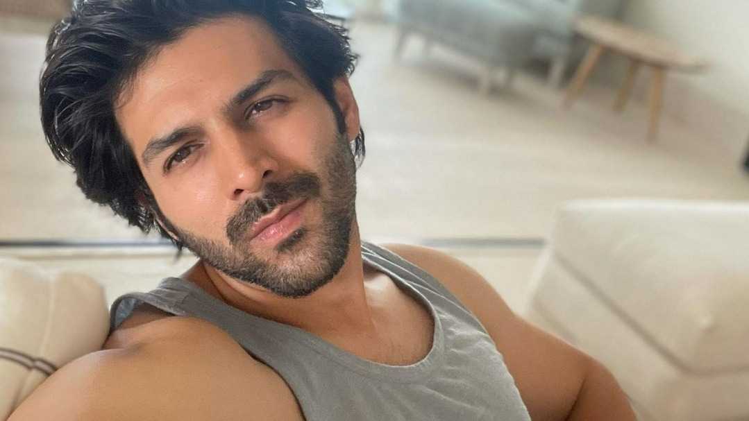 Kartik Aaryan says his family and friends don't want to go out with him as he's always getting mobbed