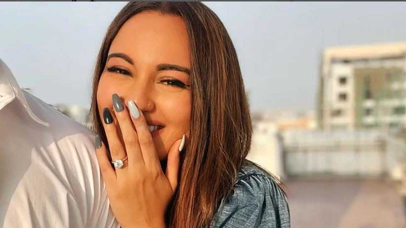 Sonakshi Sinha has THIS reply to fans asking if she got engaged