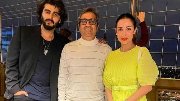 Shark Tank India fame Ashneer Grover meets lovebirds Arjun Kapoor & Malaika Arora in Paris, fan say 'Sir shaadi karwa do dono ki'