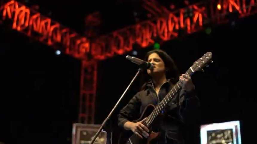 Jasleen Royal sings 'Yaaron Dosti' at a concert as a tribute to KK, audience croons along; Watch video