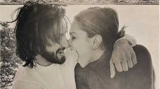 Ranveer Singh awaits wifey Deepika Padukone's comment on his hot photo, latter responds "Come to me soonest"