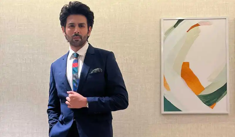 Kartik Aaryan reveals how he looks comfortable no matter what he wears; leaves netizens in splits