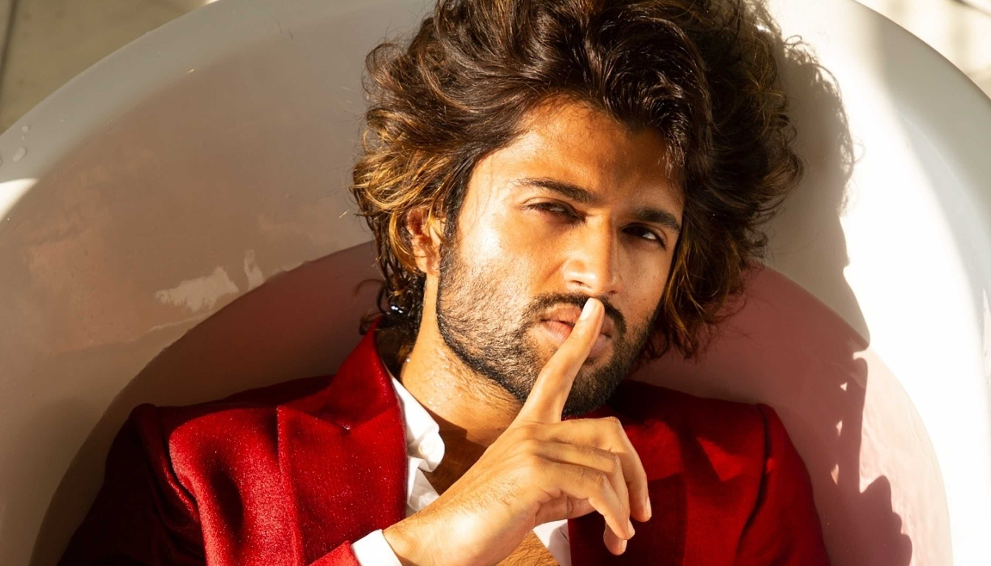 Liger star Vijay Deverakonda receiving hate message from his fans in Hyderabad, here's why