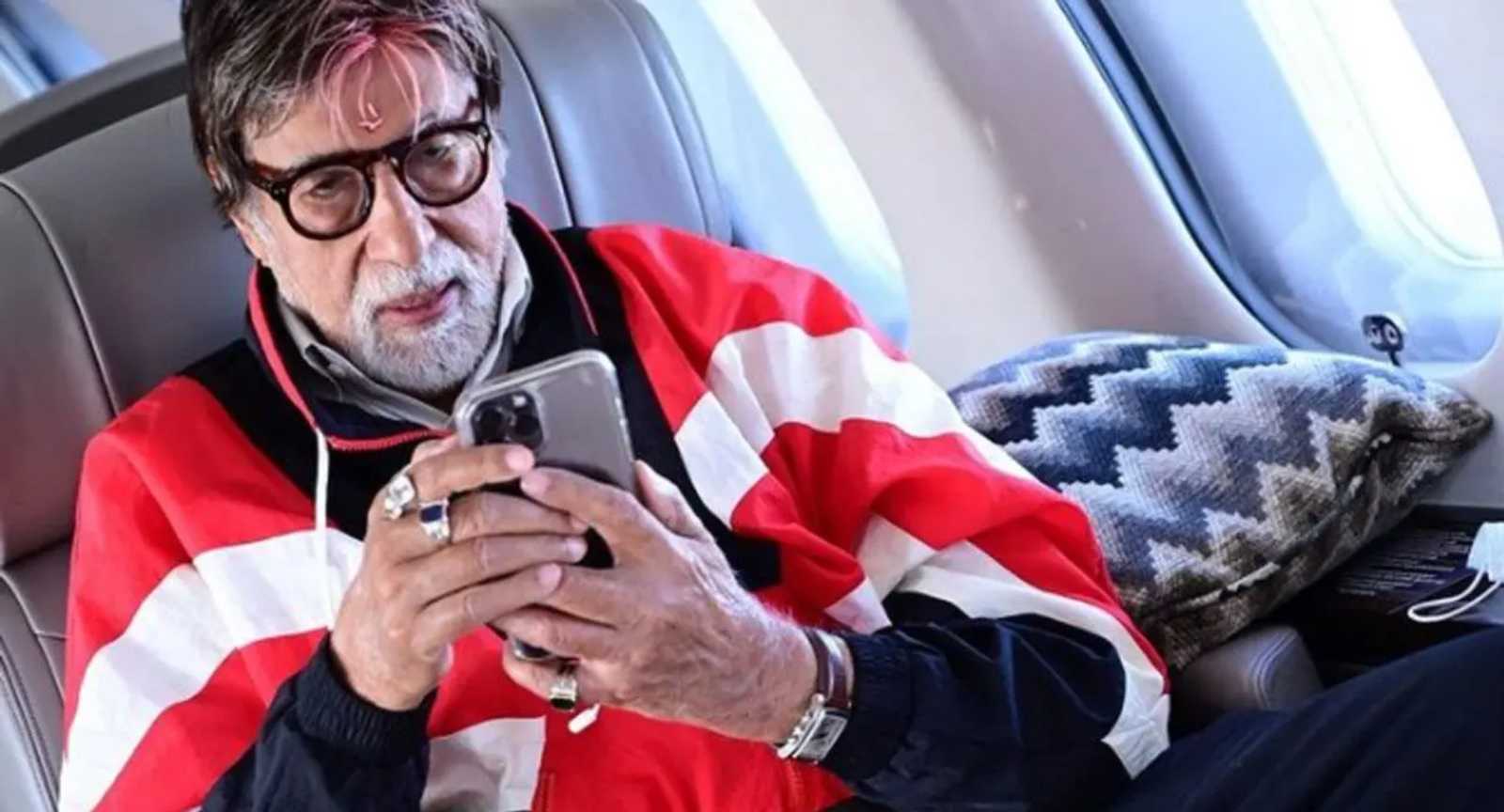 अमिताभ बच्चन की उड़ गई है रातों की नींद, 2 बजे ट्वीट किया तो लोग बोले- 'कोई इनसे मोबाइल लो रे...'