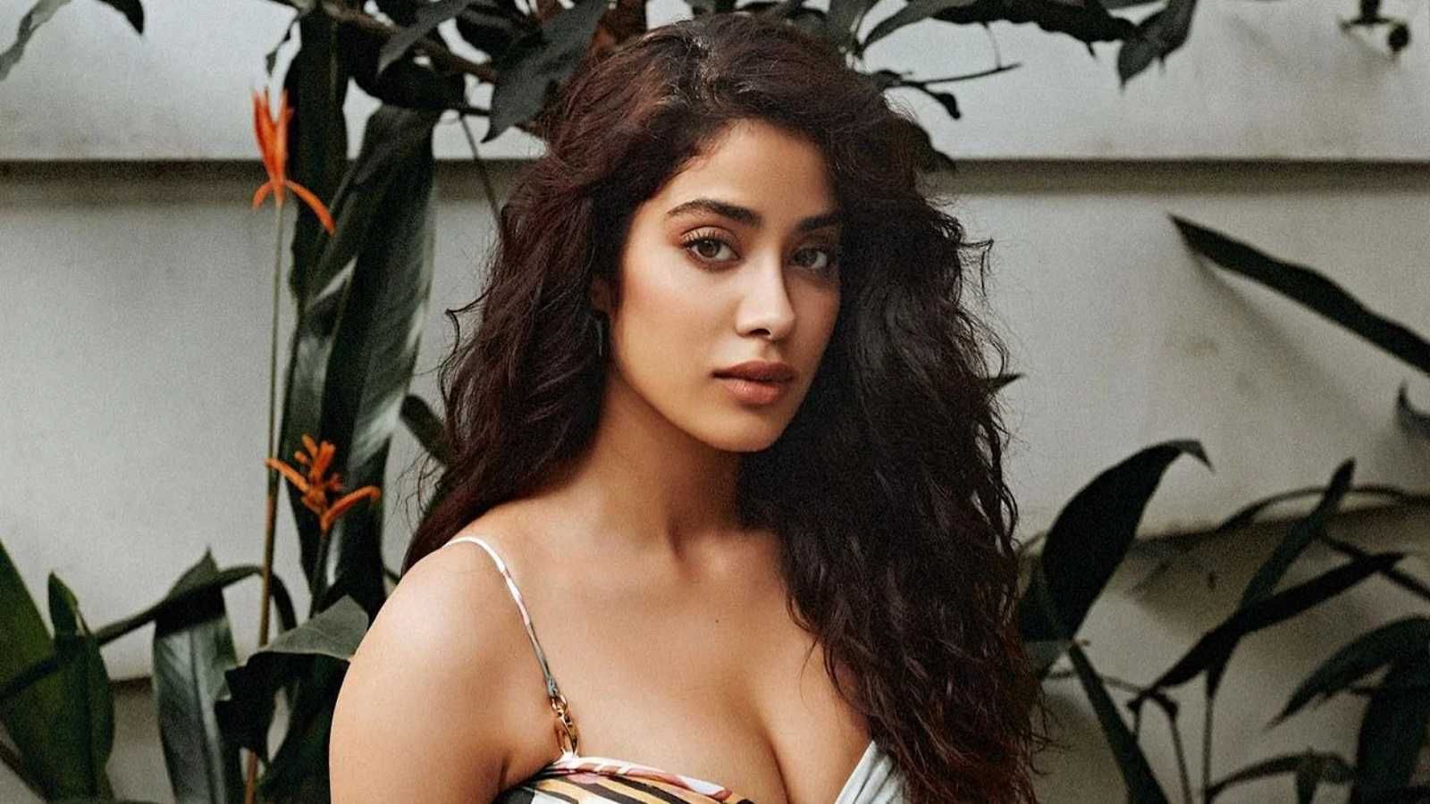 janhvi-kapoor-against-remake-of-sridevi-s-iconic-chaal-baaz-led-by-shraddha-kapoor-does-she-want-to-star-in-the-film-instead