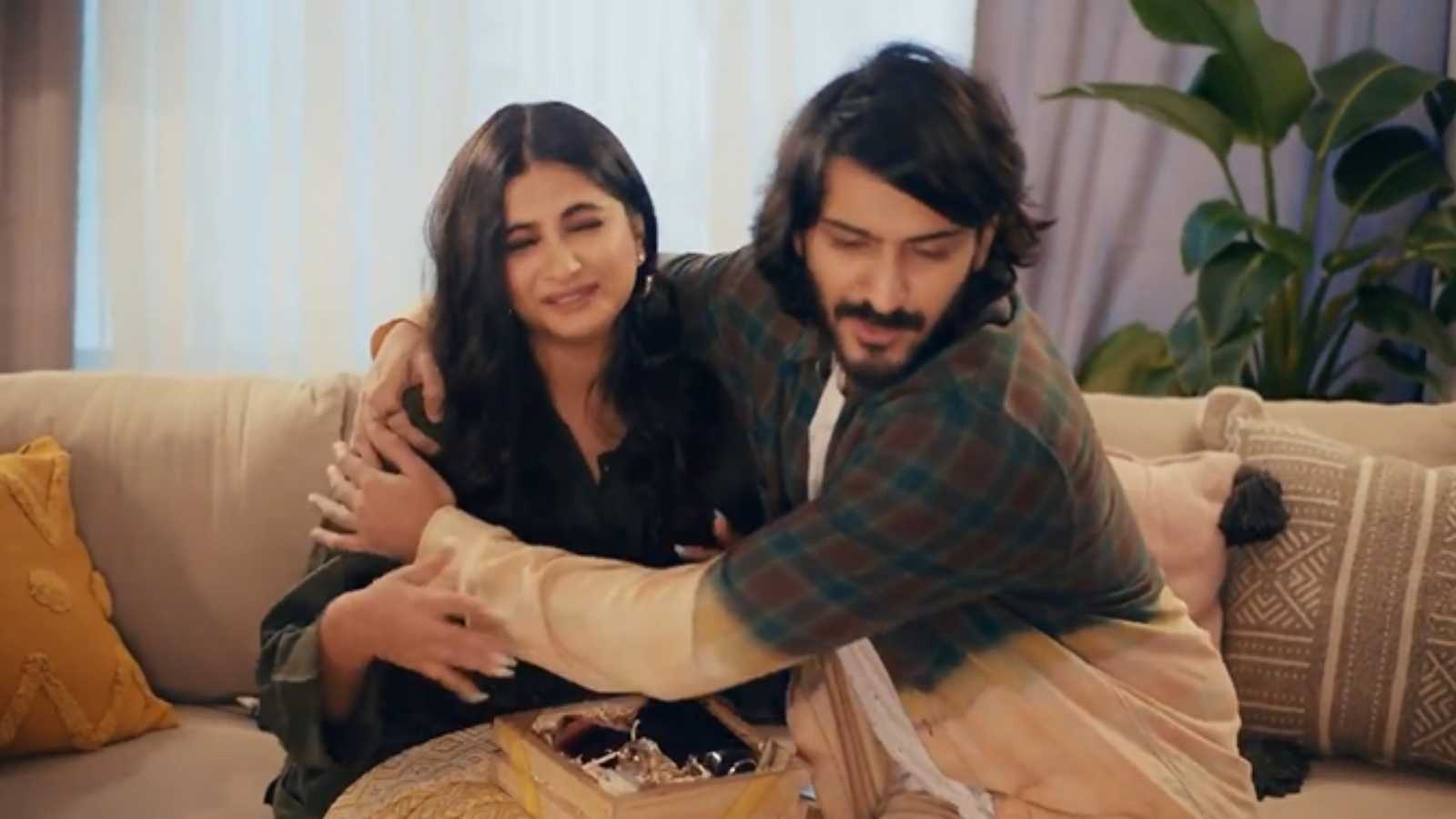 Rhea Kapoor 'disgusted' by idea of hitting on brother Harsh Varrdhan Kapoor's friends, his response will make you agree with her