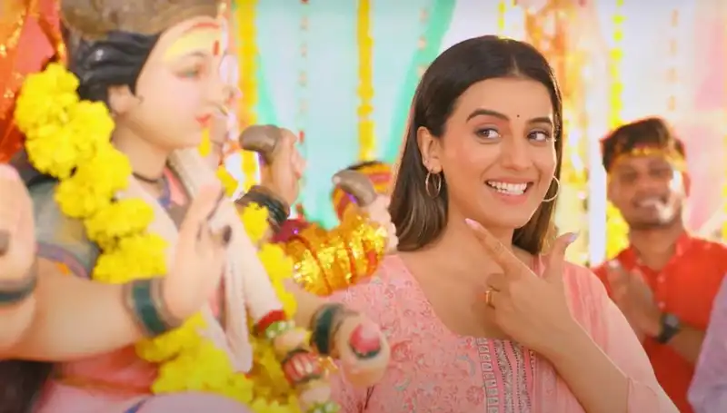 Akshara Singh’s simplicity in her new music video Mujhe Maa Diya Hai is winning hearts; watch