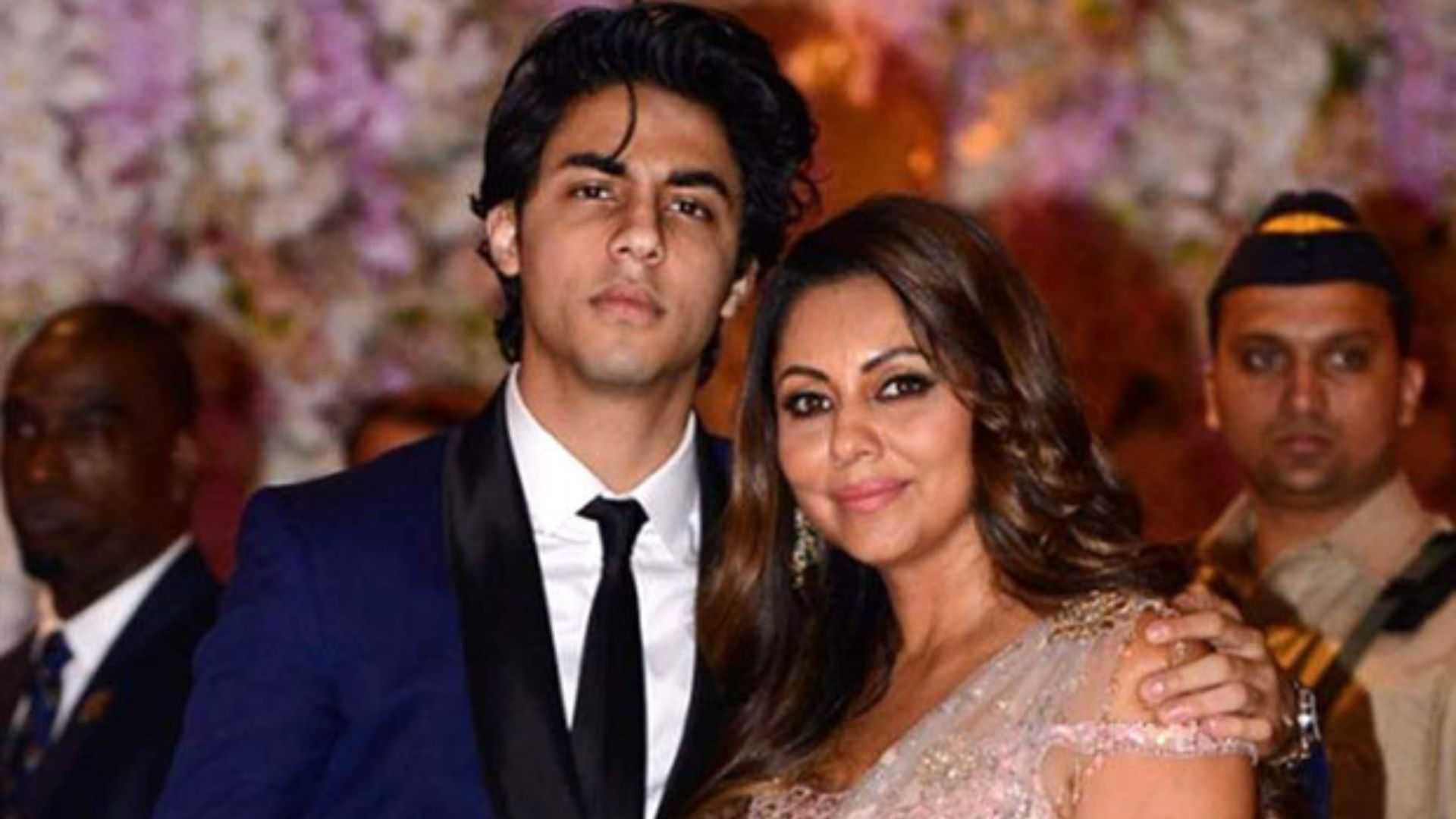 The INCIDENT which turned Aryan Khan into the fashion police for mom Gauri Khan
