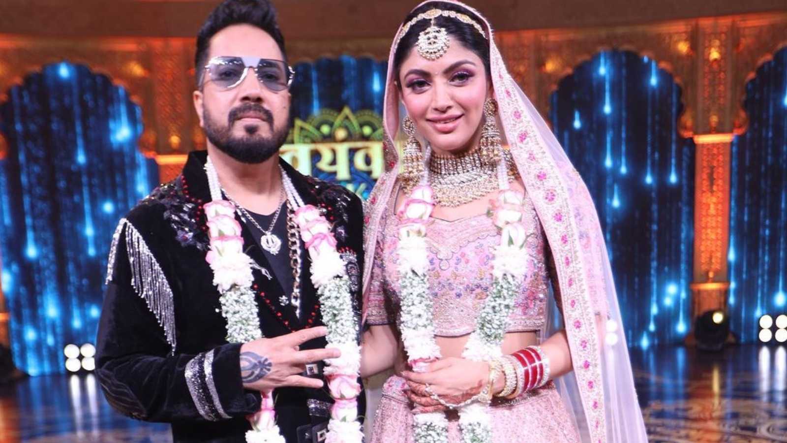 Akanksha Puri, Mika Singh remain friends after Swayamvar Mika Di Vohti, actress confirms they are not a couple