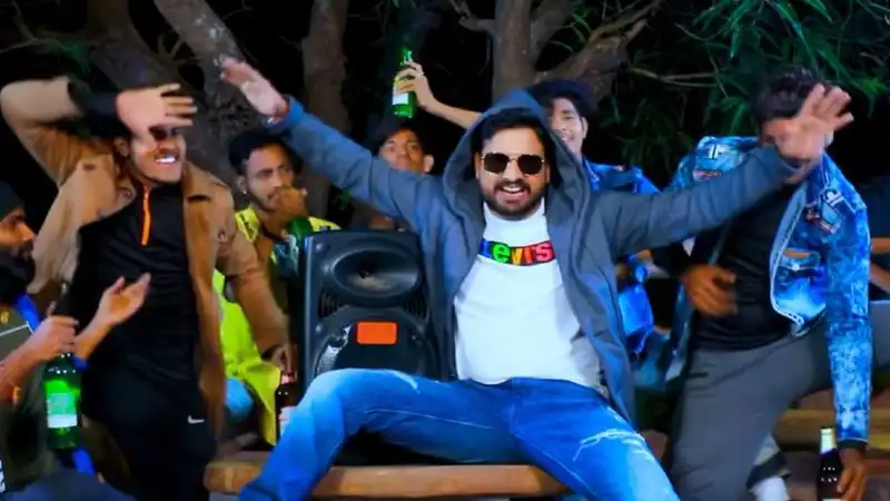 Bhojpuri Singer Ritesh Pandey’s ‘Lavandiya London Se Layenge’ again gets viral; crosses 500 million views