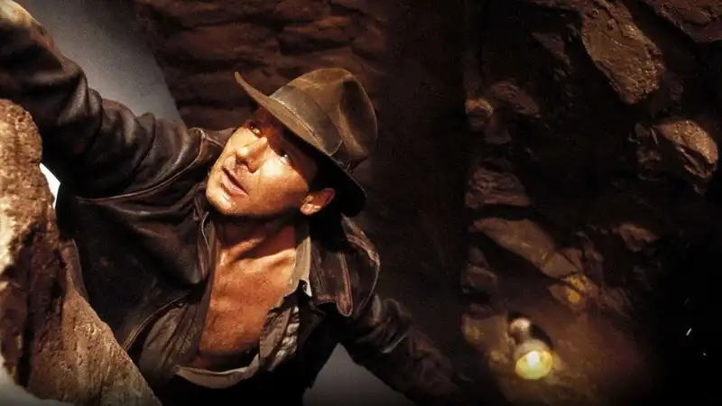 Daring escape: Handcuffed suspect channels Indiana Jones in epic jail break