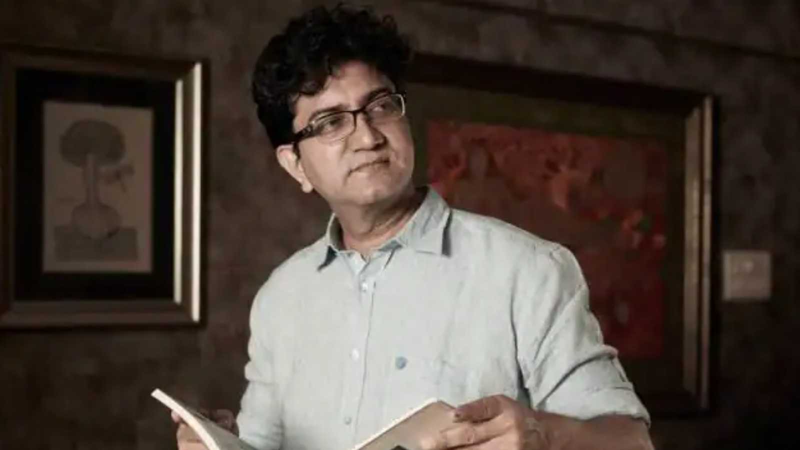 CBFC Chief Prasoon Joshi says Bollywood needs to stop playing the victim and step out of the 'self-congratulatory' bubble