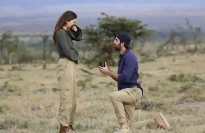 Alia Bhatt breaks down as Ranbir Kapoor goes down in his knees to propose her in this unseen moment, Soni Razdan deletes the pic later