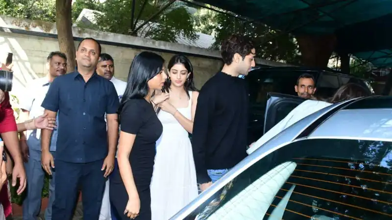 Suhana Khan joins Agastya Nanda and family for the Kapoors' annual Christmas lunch; netizens think 'The Archies' co-stars are dating