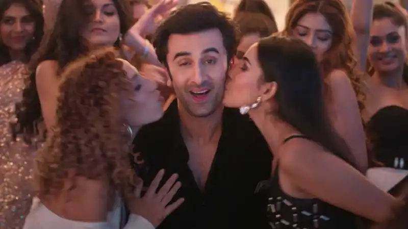 Ranbir Kapoor charms his way into our hearts with groovy moves in Tu Jhoothi Main Makkaar song Pyaar Hota Kayi Baar Hai