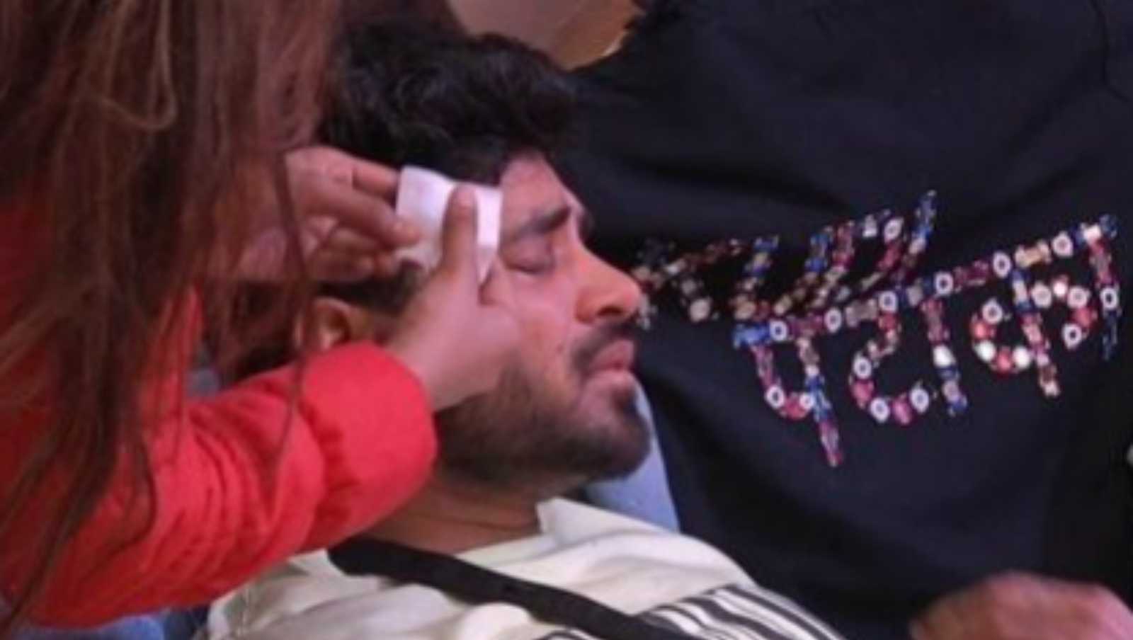 'Waiting for Archana to get her Karma' : Fans extend love to Bigg Boss 16's Shiv Thakare after his eye injury. lash out at Archana Gautam