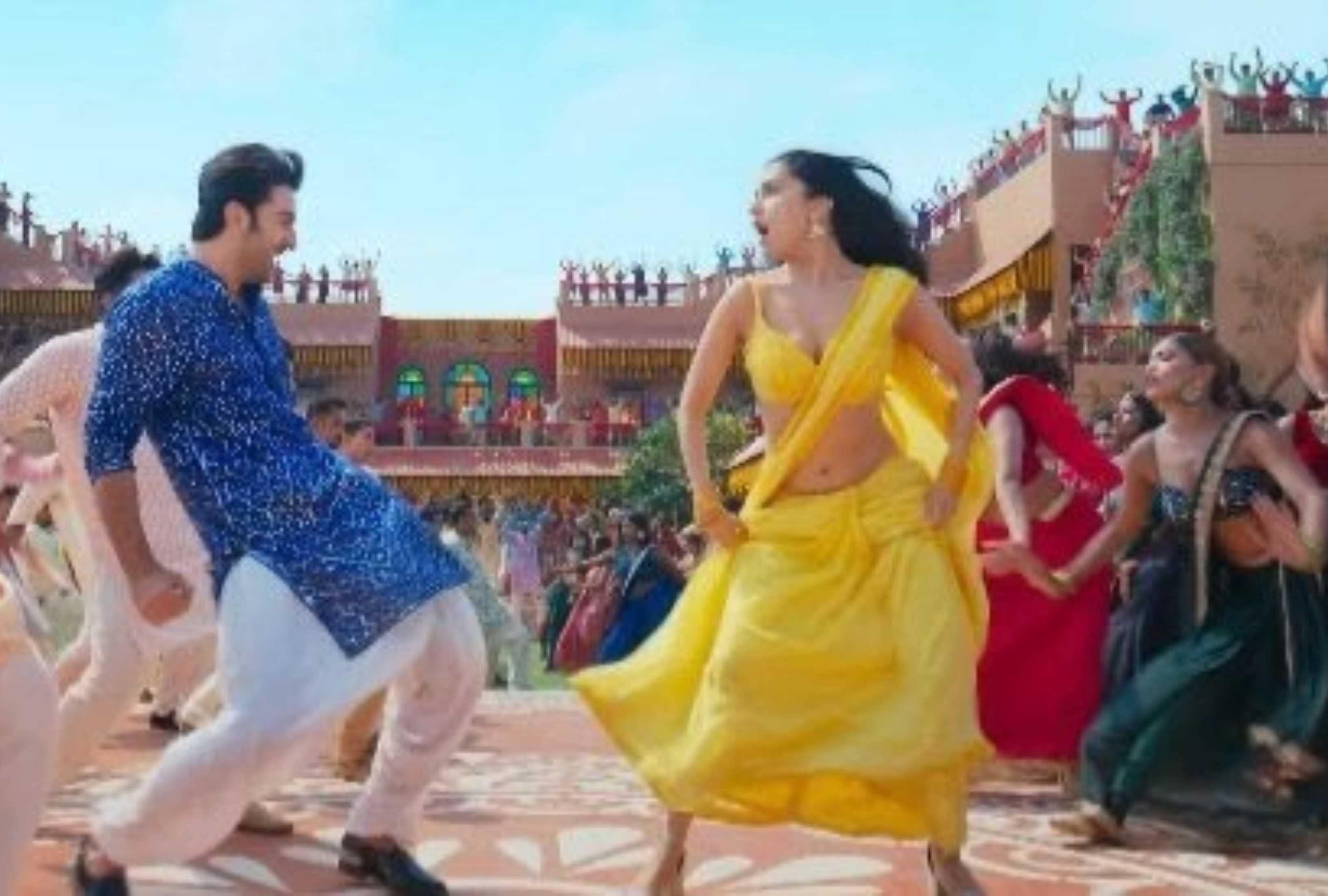 Ranbir Kapoor's embellished blue kurta in Show Me The Thumka reminds us of  Dilliwaali Girlfriend - India Today