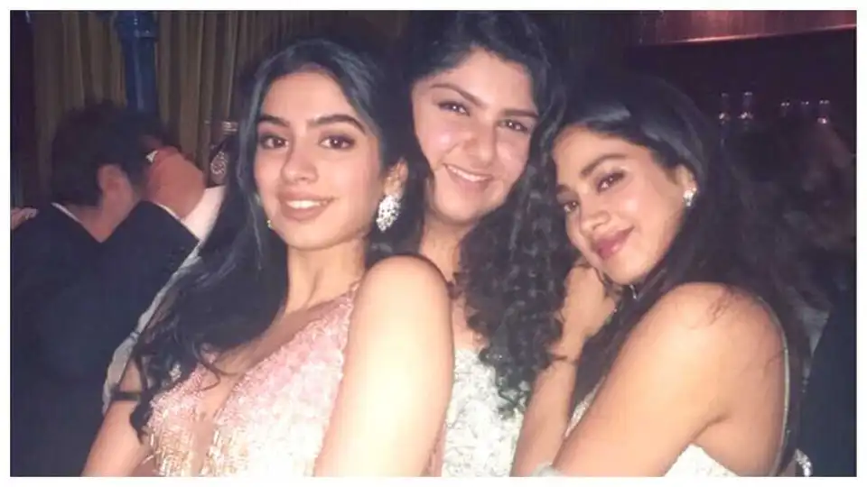 अर्जुन कपूर की बहन अंशुला ने बॉयफ्रेंड संग शेयर की रोमांटिक तस्वीर, बहन खुशी-जान्हवी ने जताई खुशी