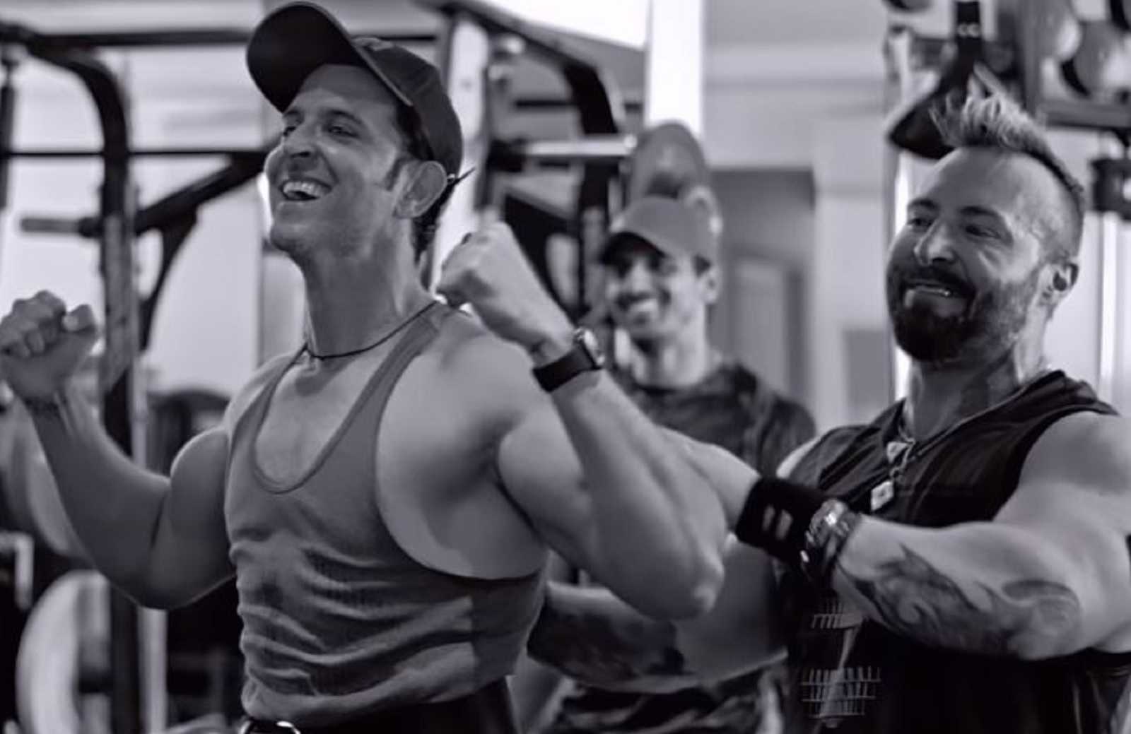 Hrithik Roshan shares how he faced his fears with injury at gym, Tiger Shroff is impressed