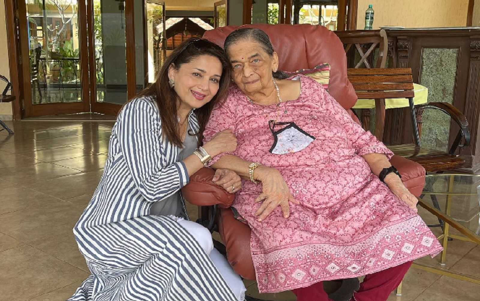Madhuri Dixit misses her late mother Snehlata Dixit, shares an emotional post