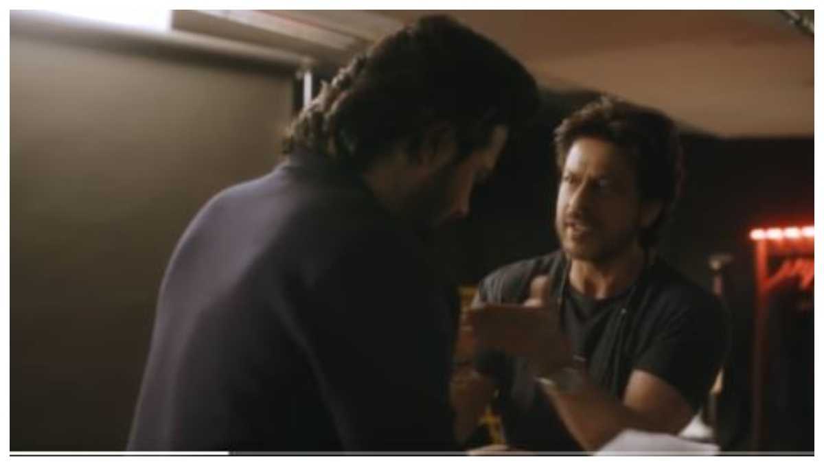 भुवन बाम पर बुरी तरह से भड़कते दिखें शाहरुख खान, वीडियो में देखिए कैसे निकाला अपना गुस्सा