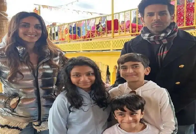 Satyaprem Ki Katha: Kartik Aaryan, Kiara Advani pose with little fans in Kashmir, pictures go viral