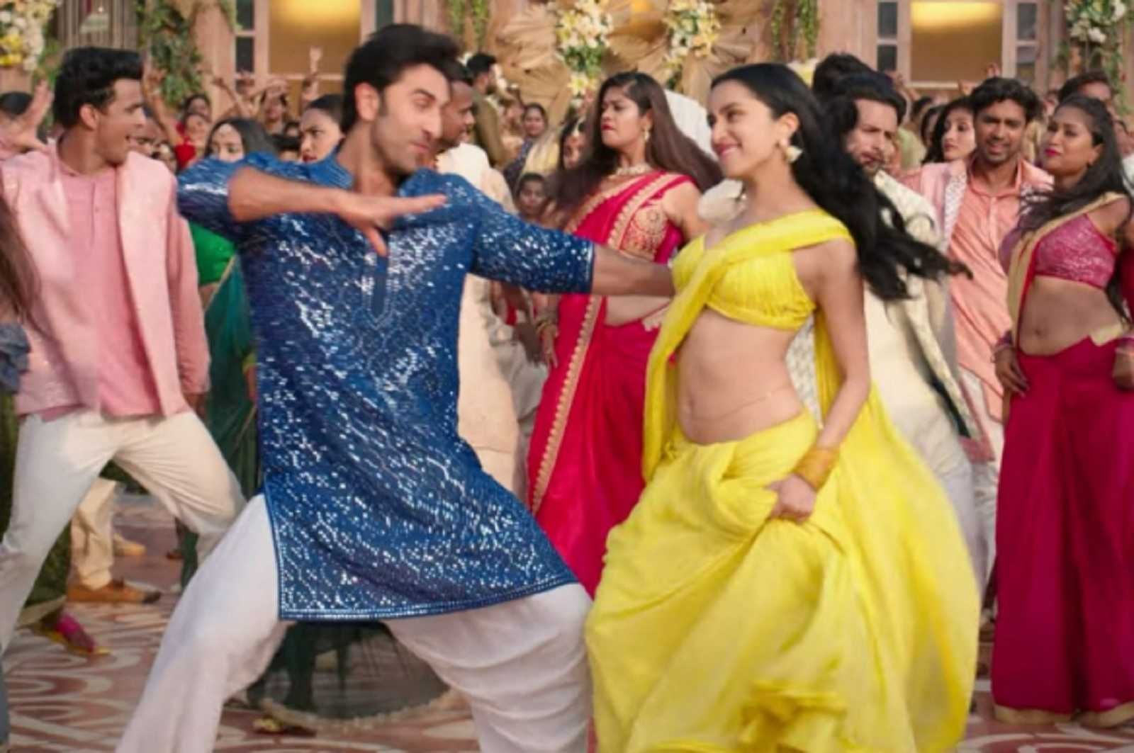 Ranbir Kapoor's embellished blue kurta in Show Me The Thumka reminds us of  Dilliwaali Girlfriend - India Today