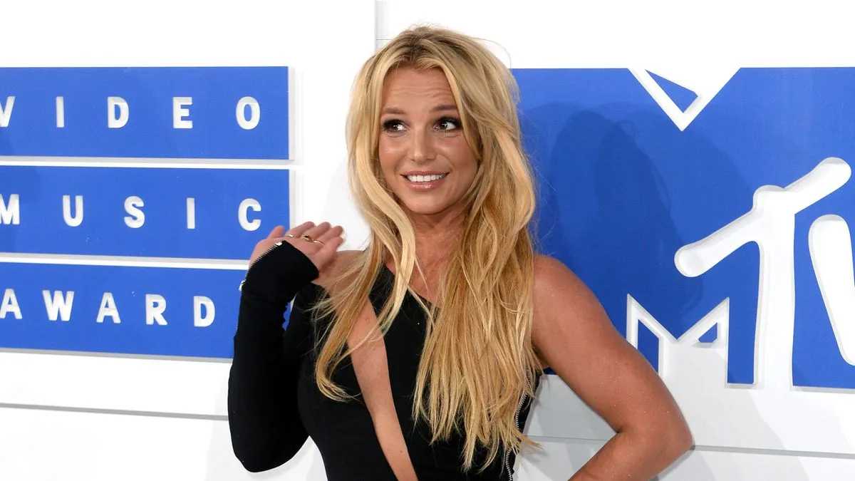 Britney Spears observed with bandage, evident cut following dance with ...
