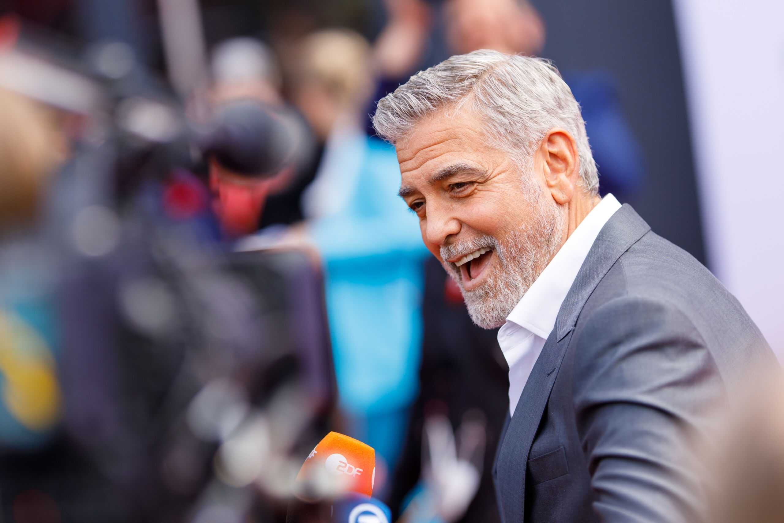 Review: Roberts, Clooney bring charm to 'Ticket to Paradise