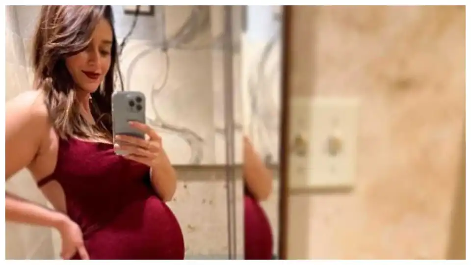 'Judwa Honge': Ileana D'Cruz flaunts her baby bump in red, netizens guess she's expecting twins