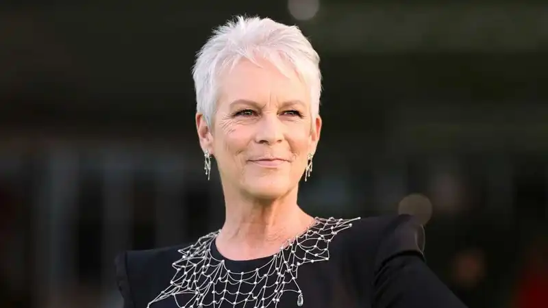 'This movie is going to mess with your brains!': Jamie Lee Curtis on Everything everywhere all at once