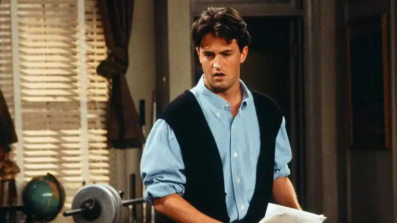 <p>Matthew Perry as Chandler Bing in 'FRIENDS' (Source: Pinterest)</p>