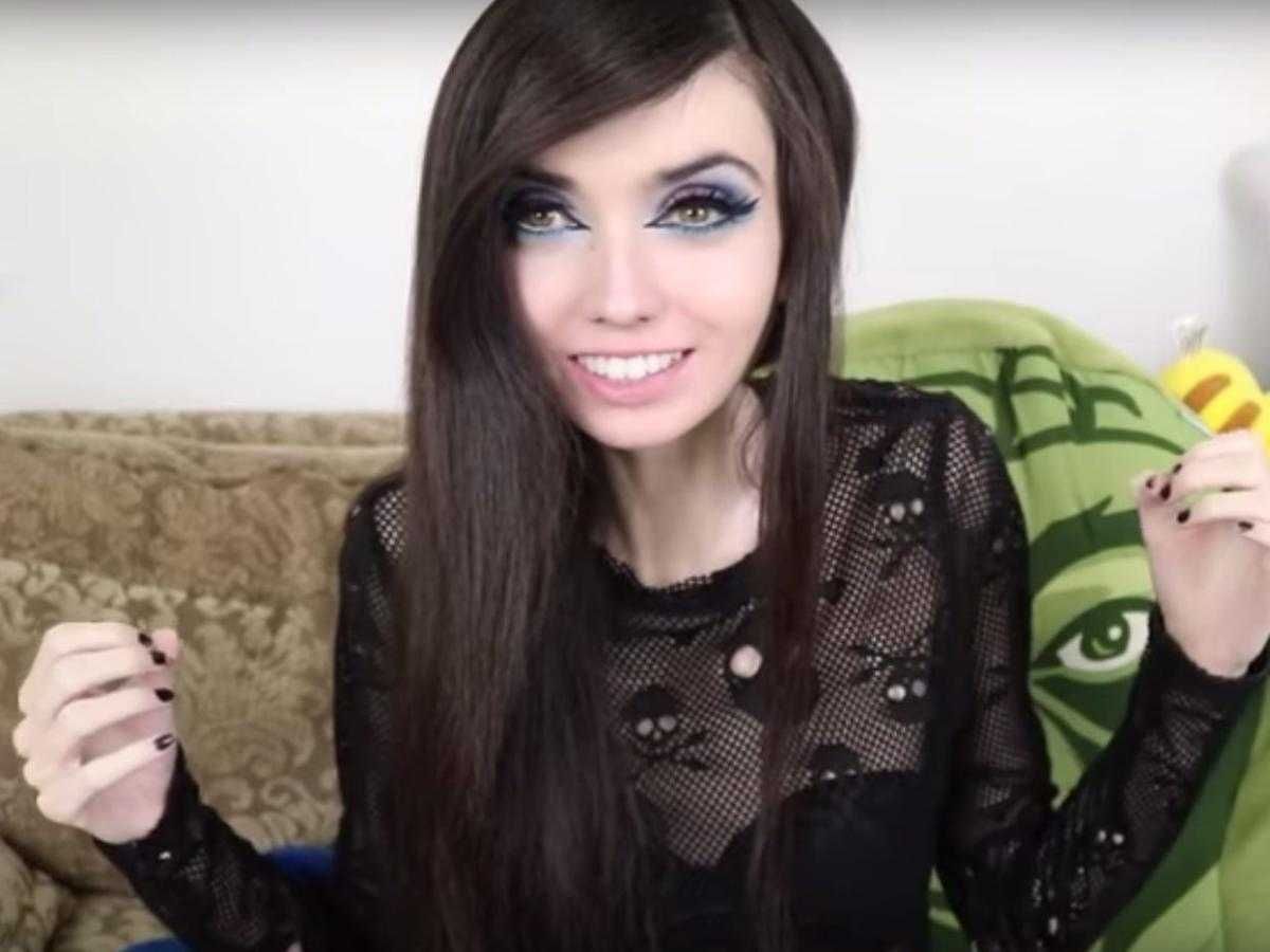 Thousands sign petition to ban worryingly thin vlogger Eugenia Cooney from   - Yahoo Sport