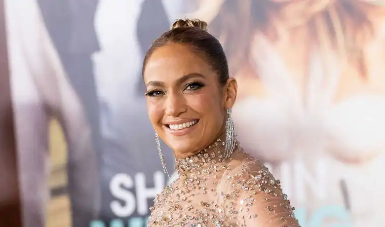 Jennifer Lopez at the 'Shotgun Wedding' Premiere (Source: Elle)