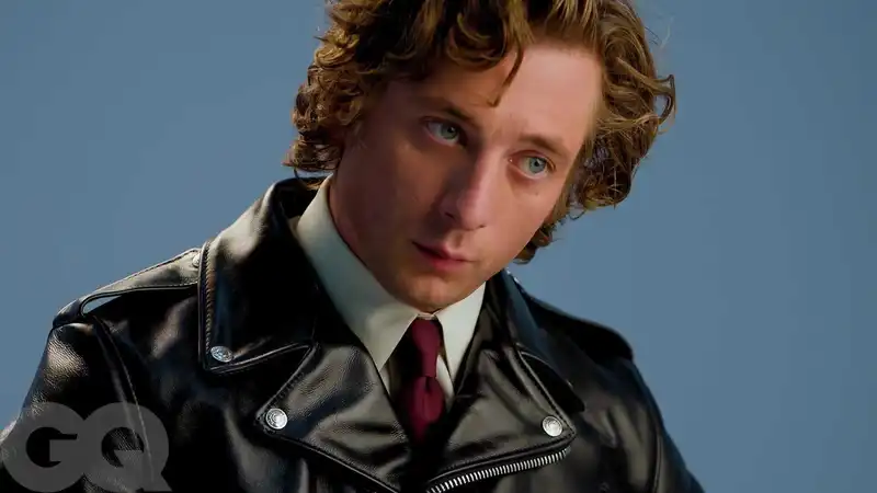 Jeremy Allen White (Source: GQ)